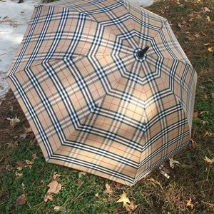 Burberry very large walking umbrella